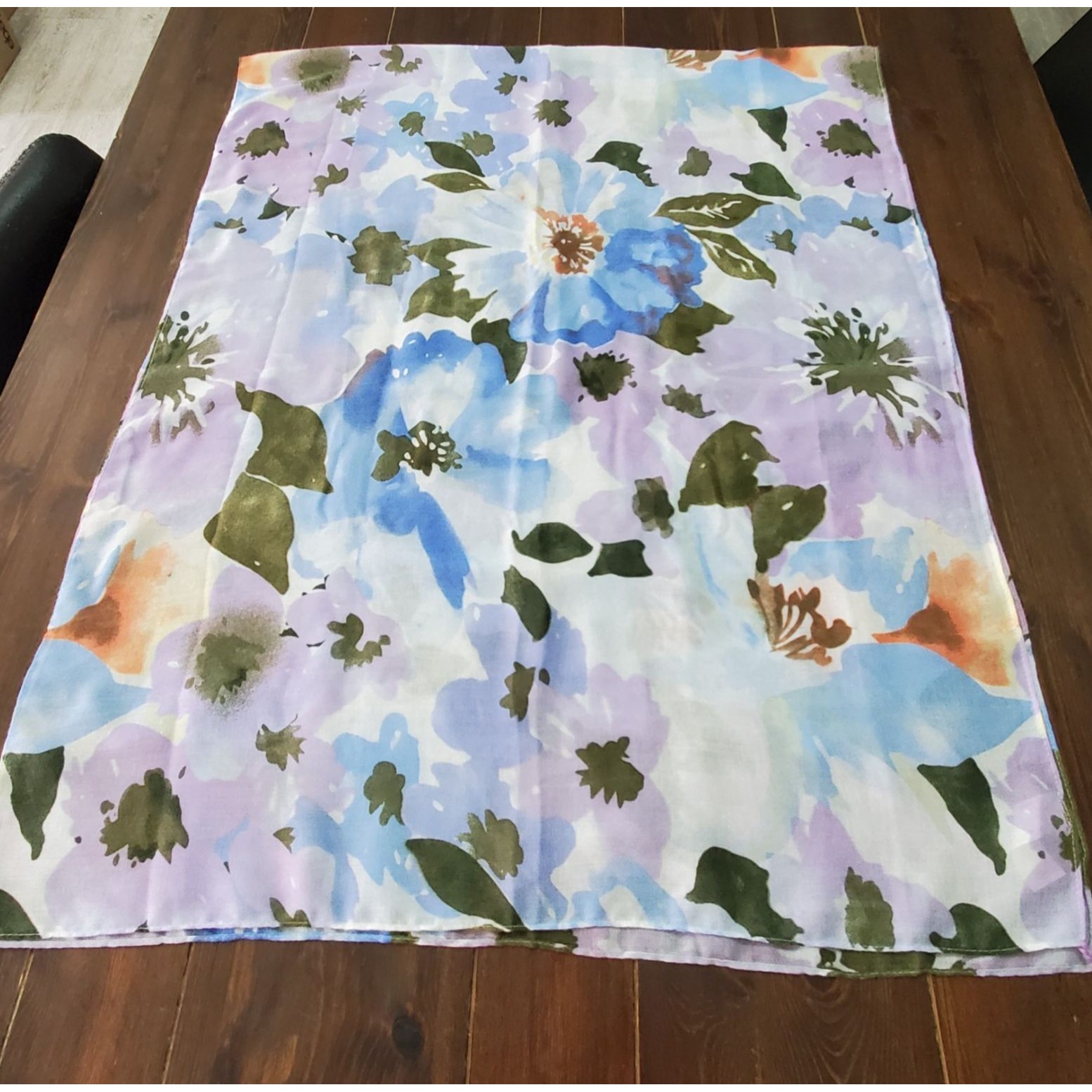 Beeline Scarf White Lavender Blue Floral 28x36" Lightweight Romantic Fem Boho